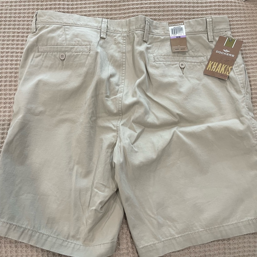 Dockers Khaki Shorts - Picture 2 of 6